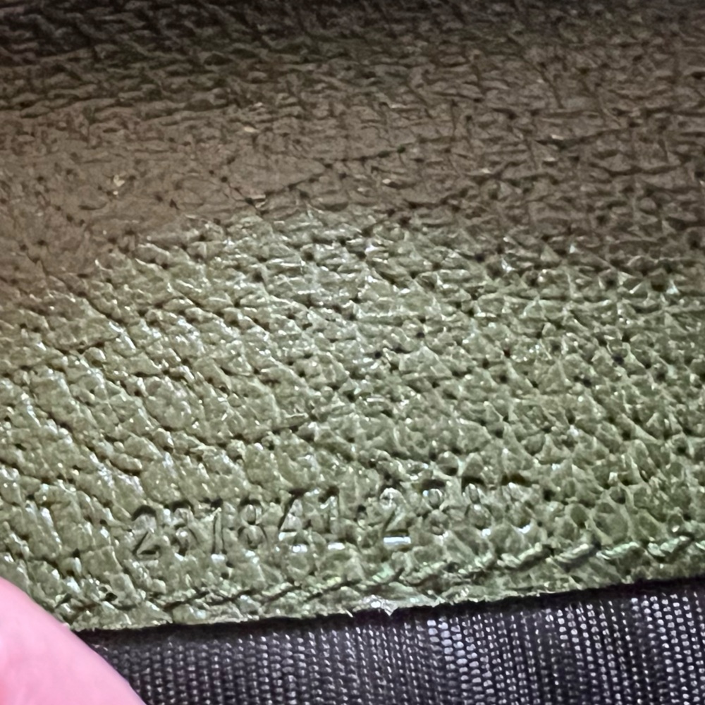Gucci Logo Wallet - Picture 8 of 9